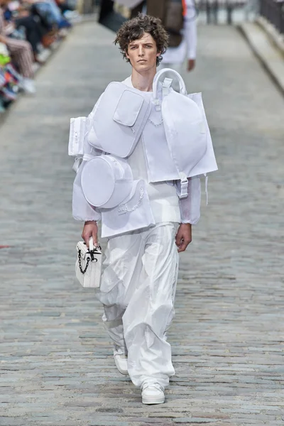 Look 57